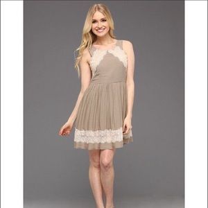 Free People Taupe / Gray mini dress w cream lace trim size 2 EUC